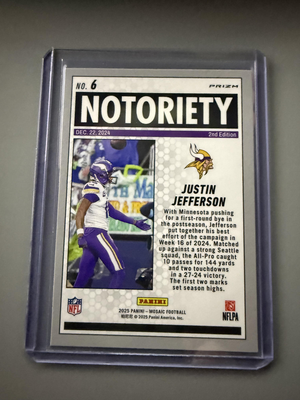 2025 Panini Mosaic #6 Justin Jefferson Notoriety Mosaic Pink Fluorescent
