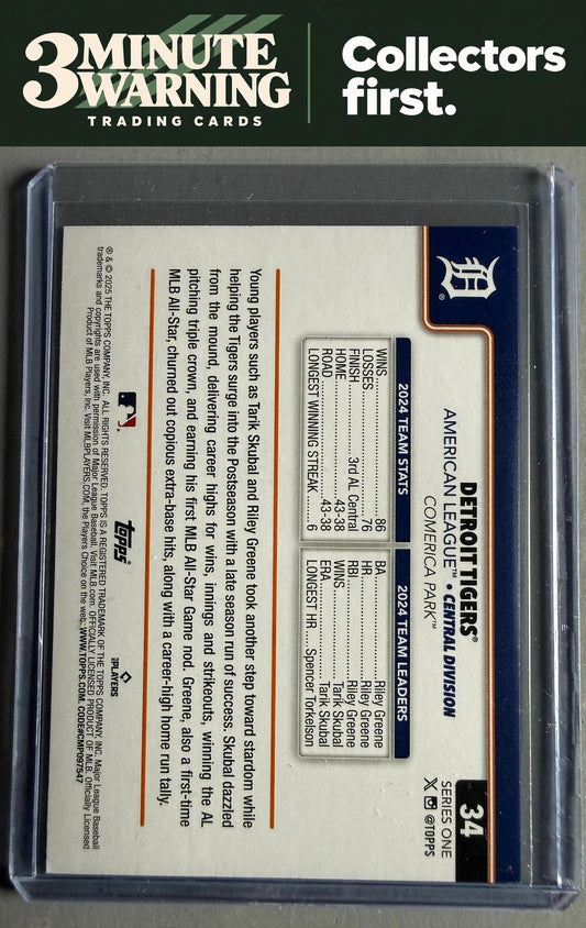 2025 Topps #34 Detroit Tigers Rainbow Foil